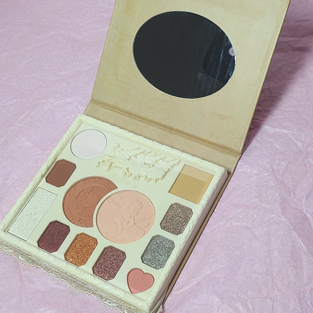 Elegant Makeup Palette with Mirror - Multi-Color